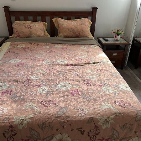 Guest Suite - Cosy Place In The Wattle Downs オークランド エクステリア 写真