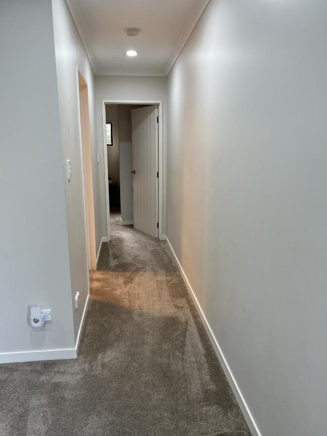 Guest Suite - Cosy Place In The Wattle Downs オークランド エクステリア 写真