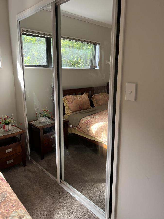 Guest Suite - Cosy Place In The Wattle Downs オークランド エクステリア 写真